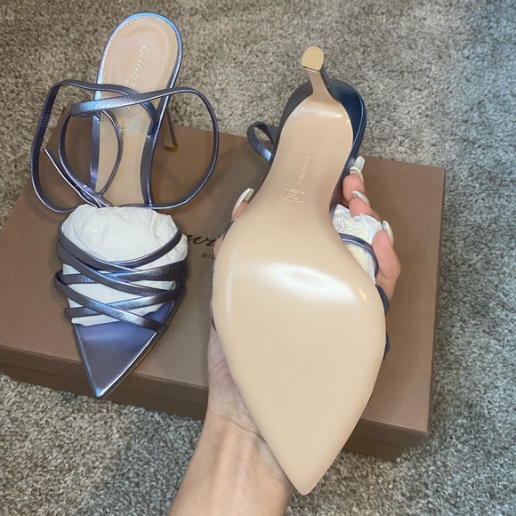 SOLD ✨Gianvito Rossi ‘Lita’ Metallic Leather Sandal NWT Size 38 - Picture 5 of 9